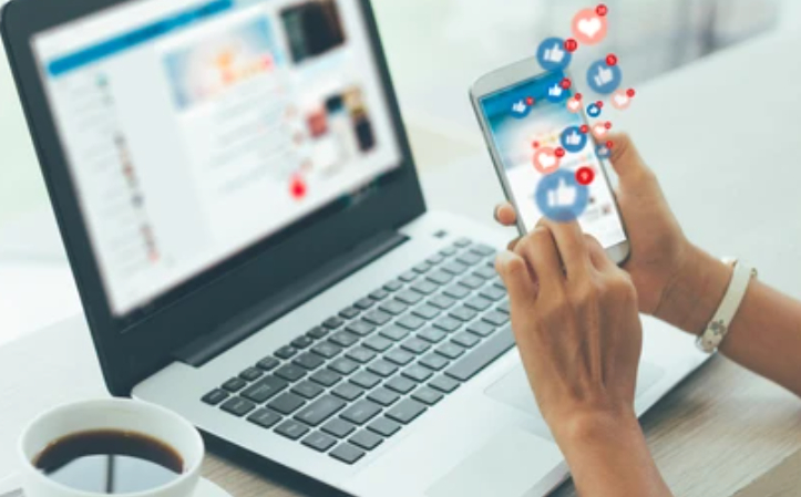 Página web vs redes sociales